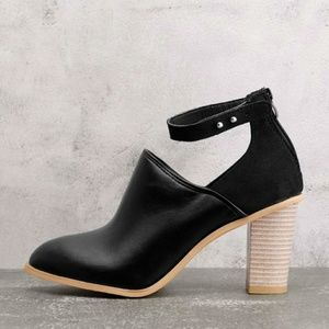 Womens Heeled Boots Retro Ankle Strap Chunky Heel